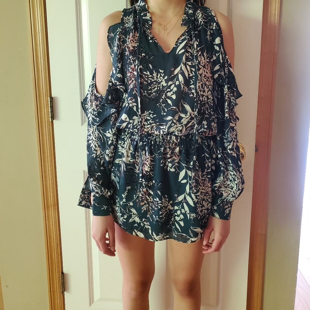 Parker cold shoulder tunic, floral blue, size Small